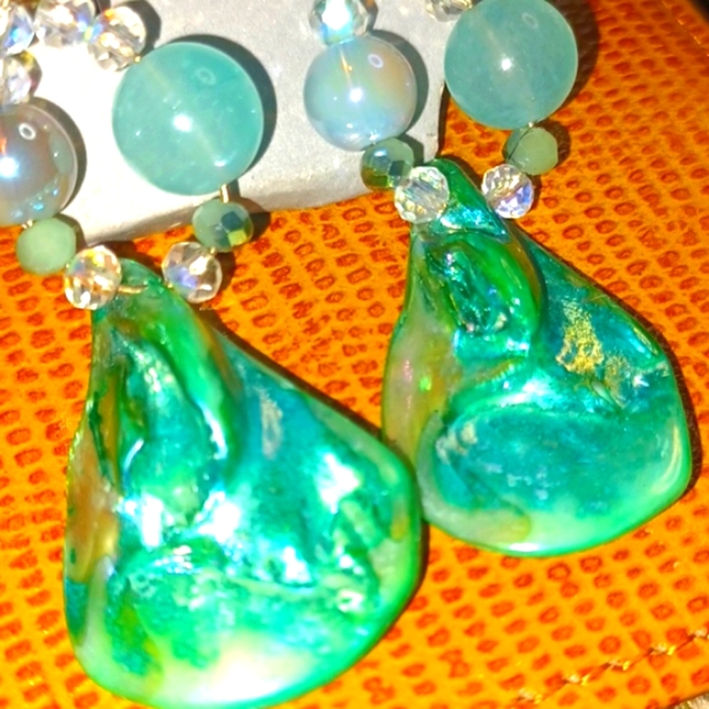 🎉🦋💕🩷Abalone Planet Earrings